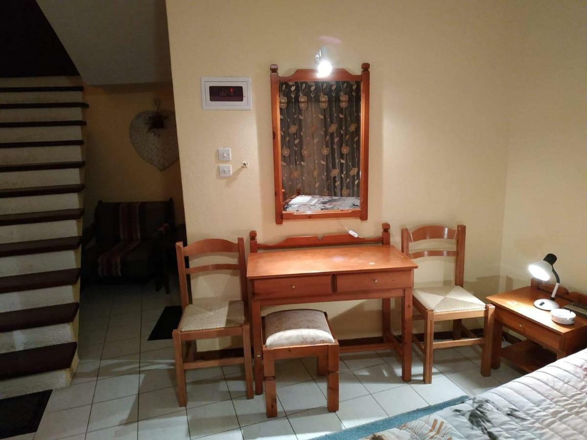 Piso Alonia Hotell Arakhova Eksteriør bilde